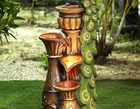 Фонтан садовый 'Царь Павлин'' с подсветкой