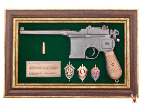 Панно с пистолетом "Маузер со знаками ФСБ"