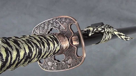 Катана, самурайский меч, на подставке