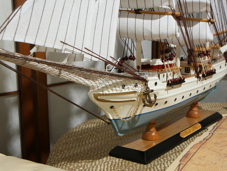 Модель парусника "Statsraad lehmkuhl" 64см.