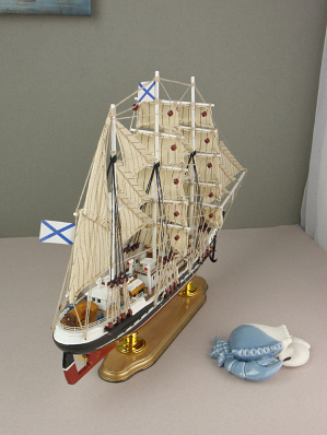 Модель парусника "Восток" 52 см.