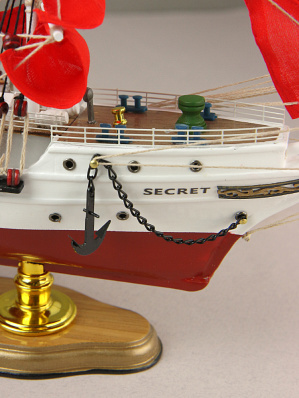 Модель парусника "Secret" ("Алые Паруса"), 52см.