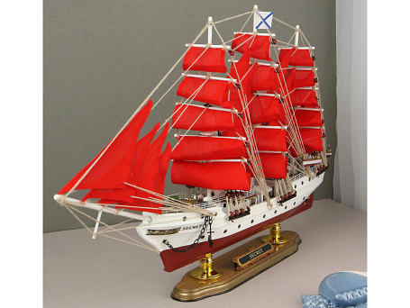 Модель парусника "Secret" ("Алые Паруса"), 52см.