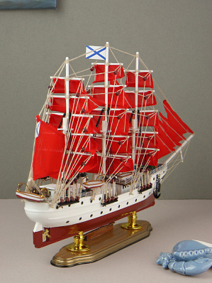 Модель парусника "Secret" ("Алые Паруса"), 52см.